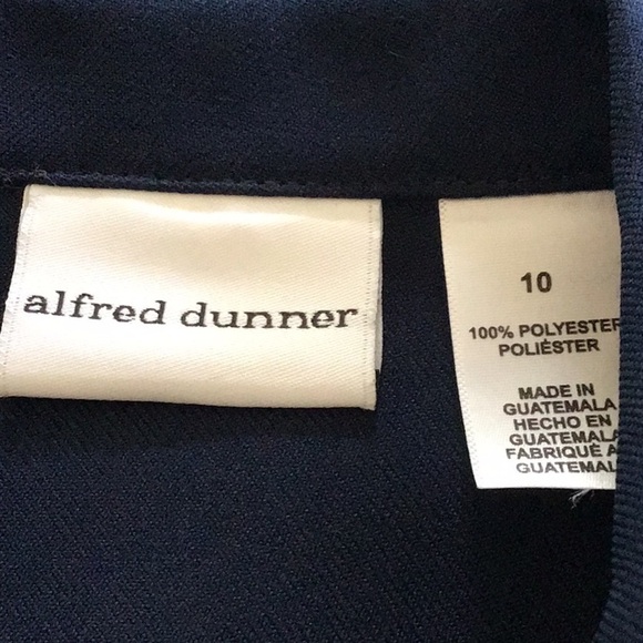 Alfred Dunner classic two button navy blazer. Size 10. - Picture 5 of 6